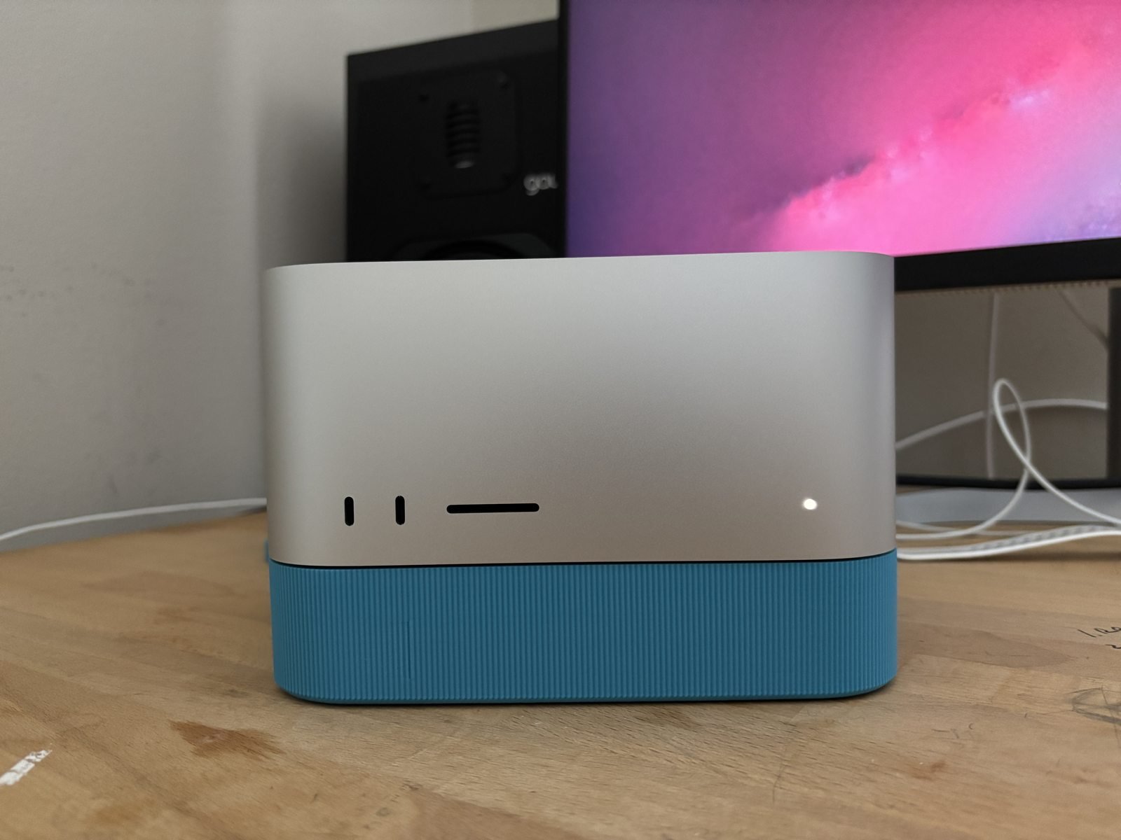 Mac Studio BASIC Stand: Front profile